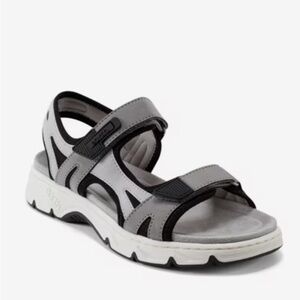 Earth Venney New Women’s Sandals- New in Box. Size 8.5 M